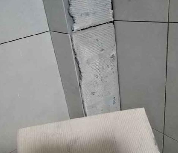 廊坊瓷砖空鼓维修公司分享下厨房瓷砖脱落的补救措施。